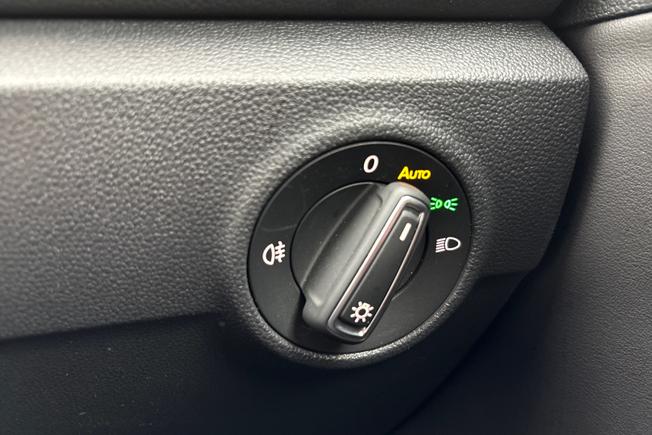 VOLKSWAGEN T-Roc Photo 29