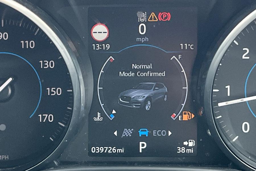 Jaguar F-PACE Photo autoimg-6a275e778821466eaa7954c5d047ab6ea3a025d2.jpg