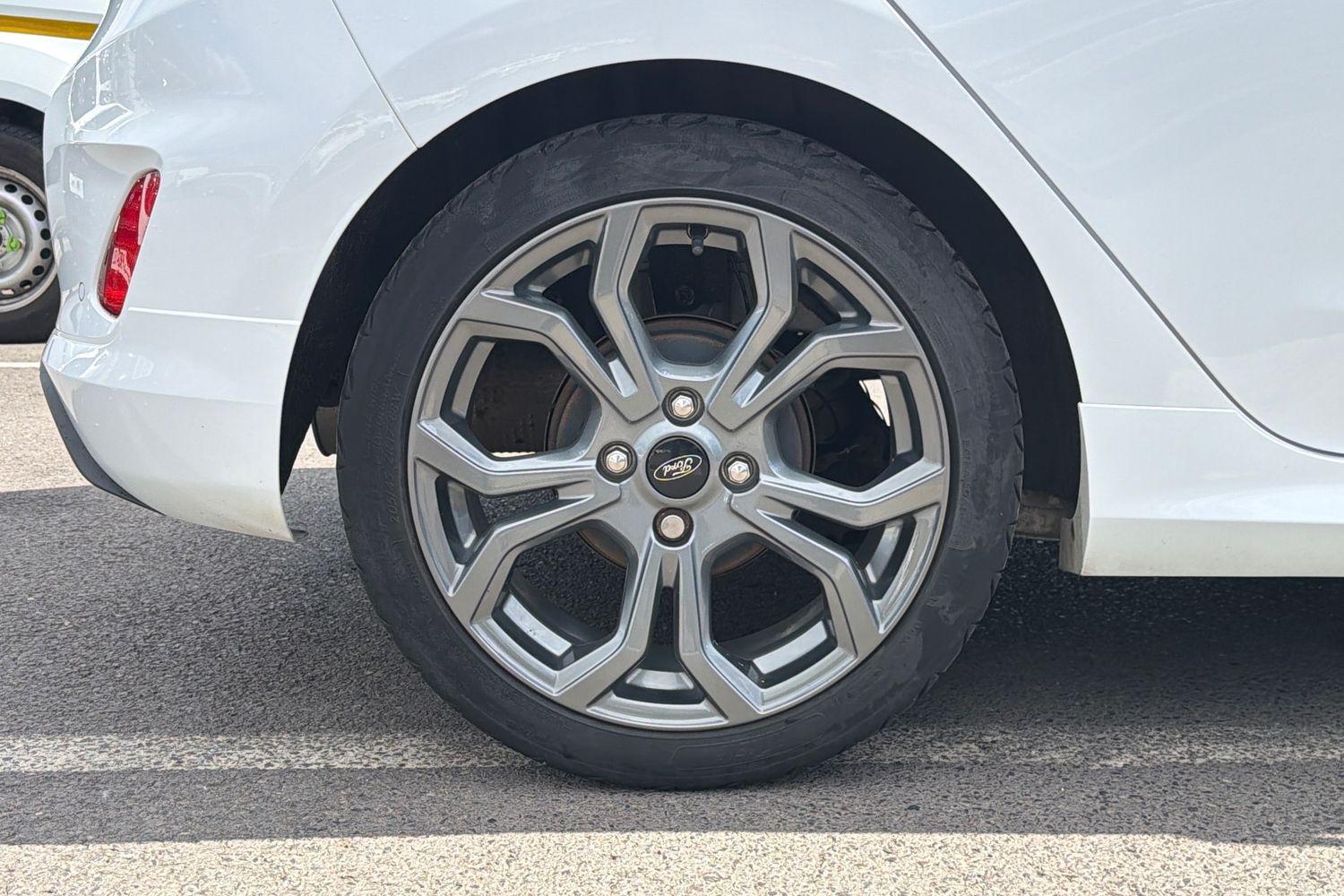 Ford FIESTA Photo 7