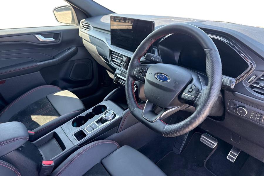 Ford KUGA Photo autoimg-6a319df2f62dbe7ae010b71e6b20f2ccc7ddf376.jpg