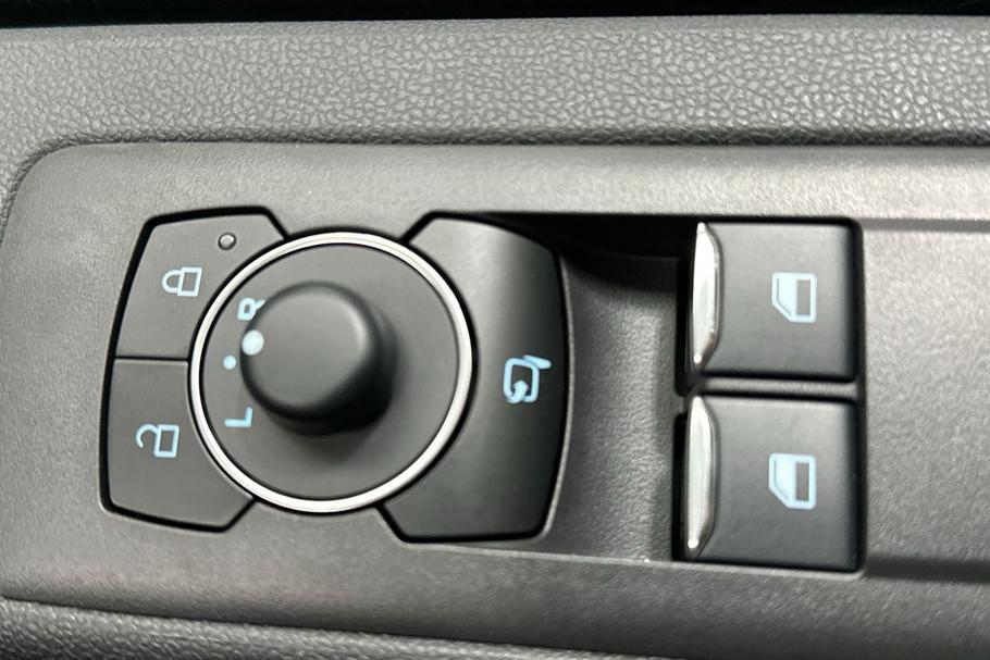 Used Ford TRANSIT CUSTOM LL75RVM 26