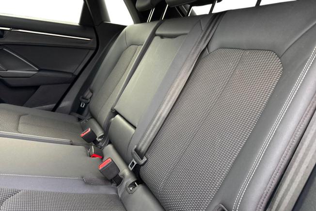 AUDI Q3 Photo 10