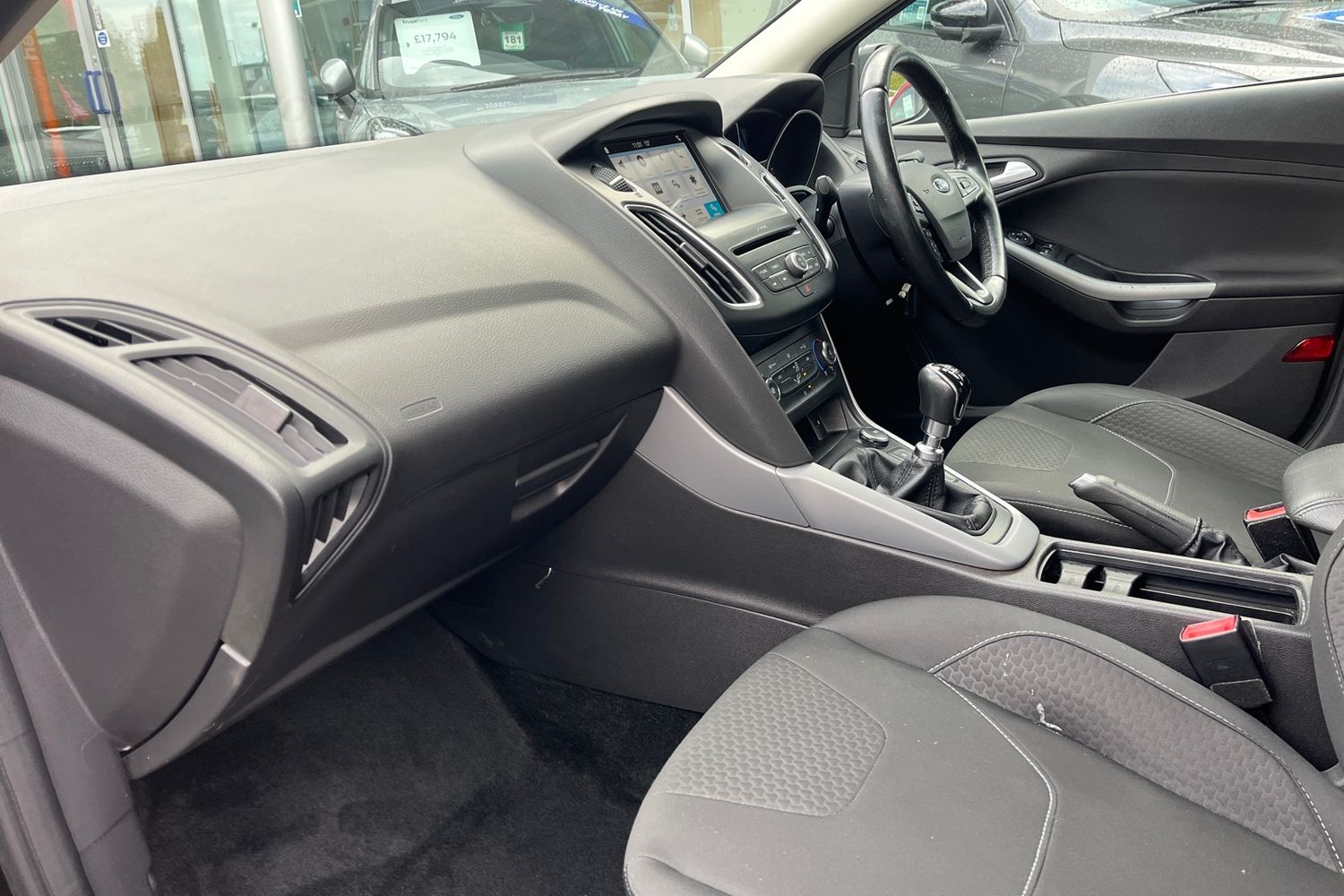 Ford FOCUS Photo 17