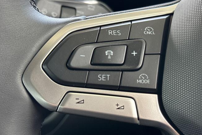 VOLKSWAGEN T-Roc Photo 16