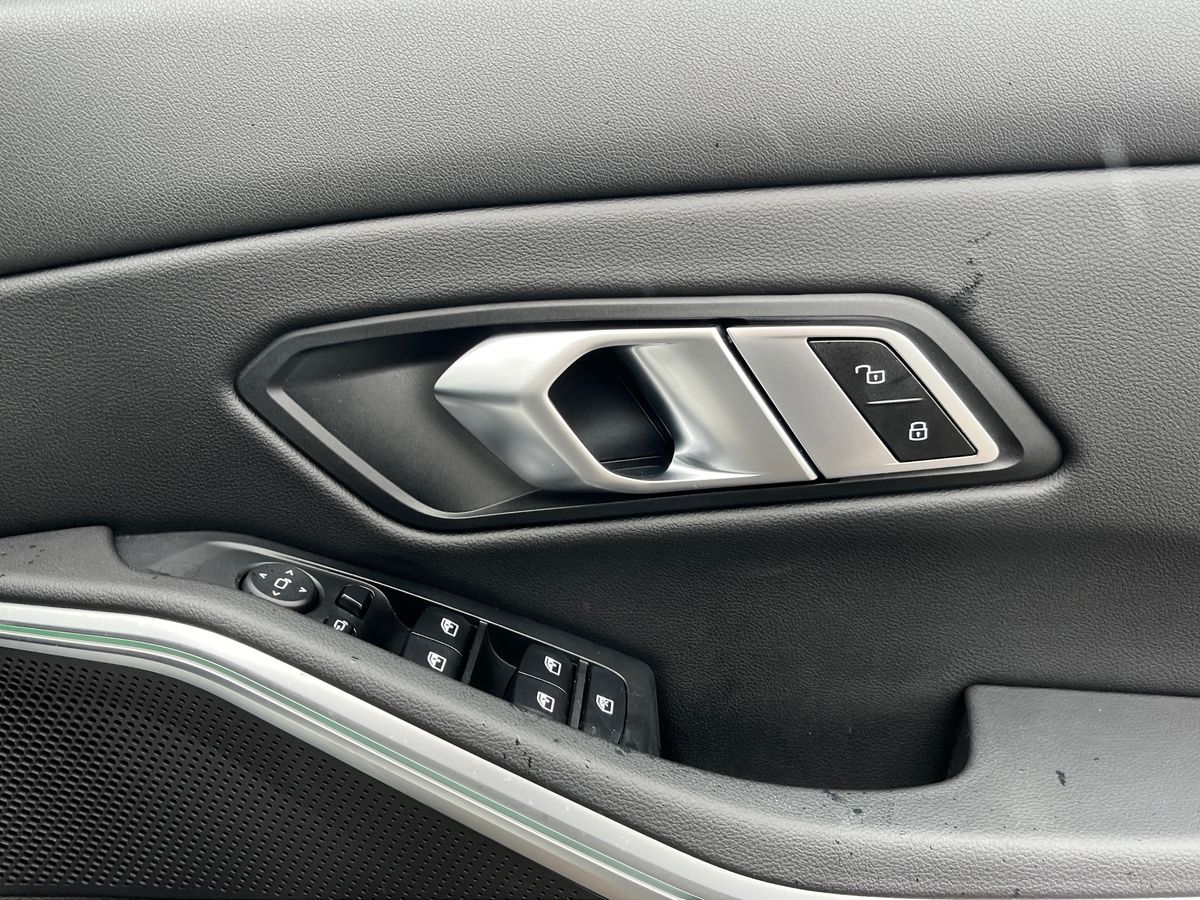 BMW 3 Series Photo 25