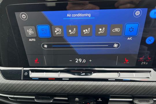 Volkswagen Golf Photo autoimg-6a3ed571319af718a79d2afe10f4b39f3a4733cb.jpg