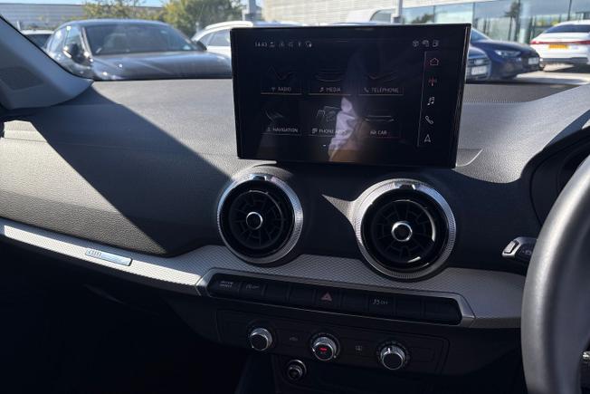 AUDI Q2 Photo 13