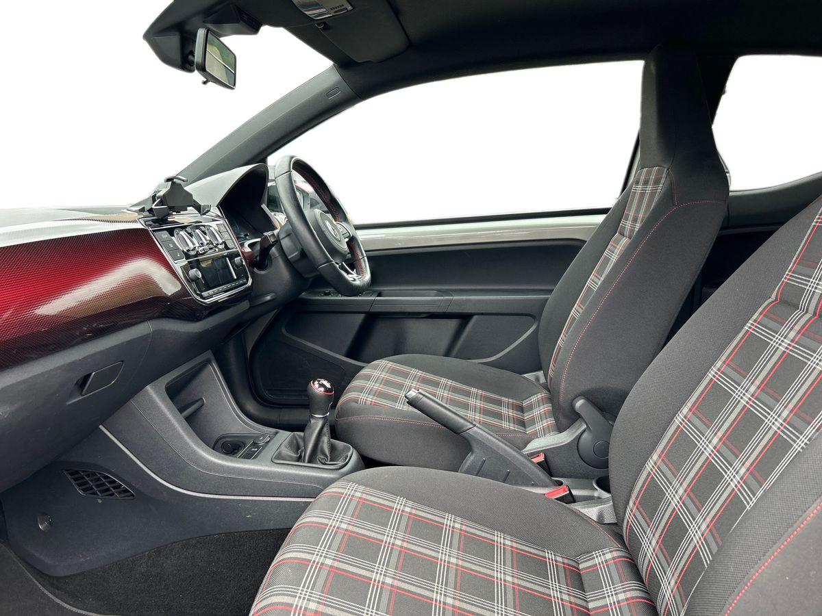 Volkswagen up! Photo autoimg-6a452ebf441d23f02e0a9b78a9384371d9742fb9.jpg