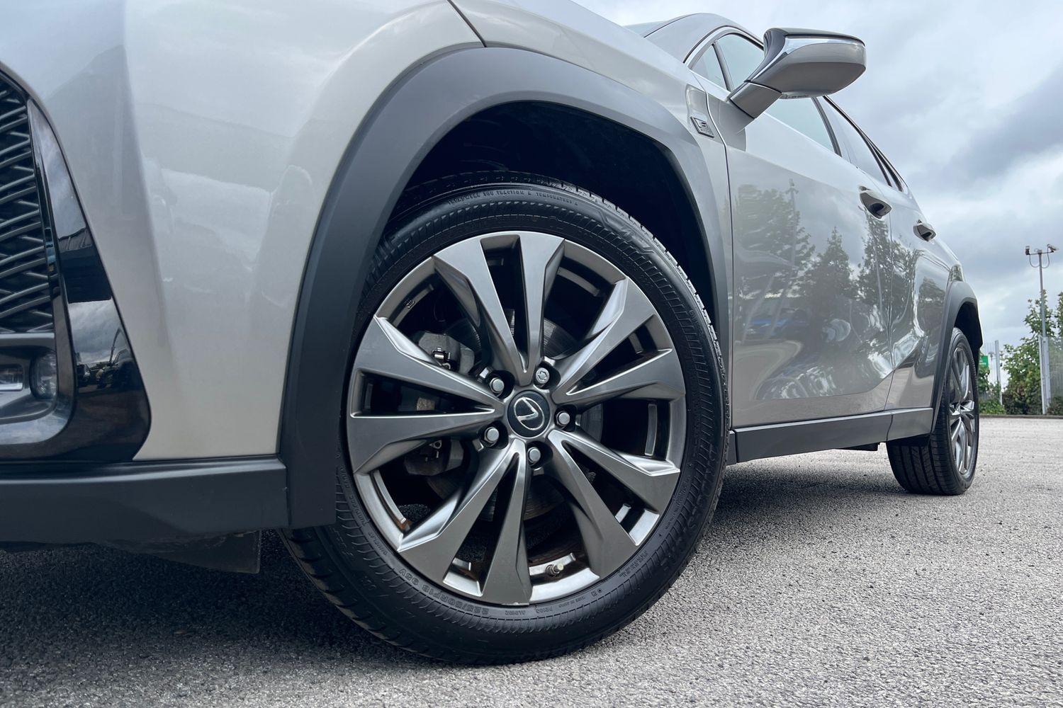 Lexus UX Photo 7
