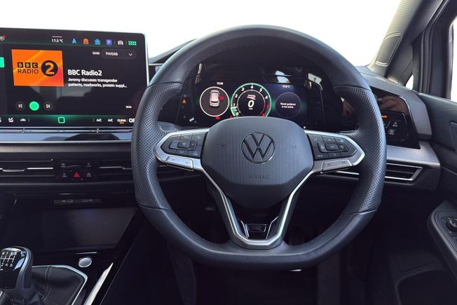 VOLKSWAGEN Golf Photo 11