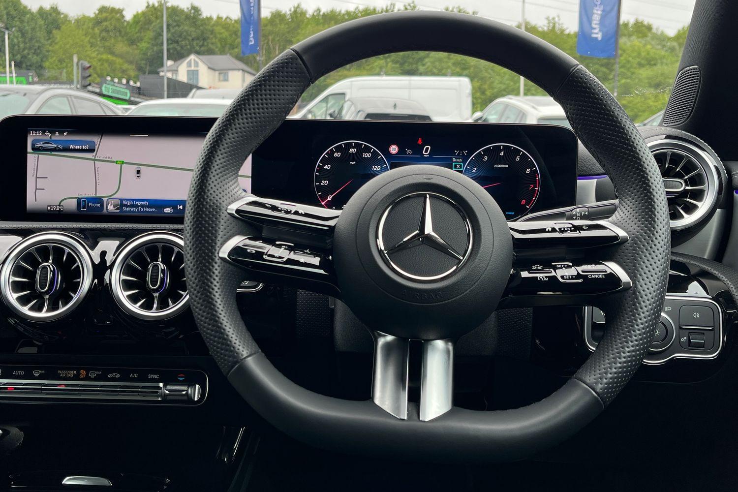 Mercedes-Benz CLA Photo 11