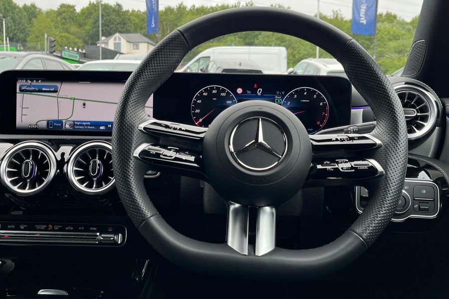 Mercedes-Benz CLA Photo autoimg-6a517586d0fc22733c15f58666e6e97688fb44c7.jpg