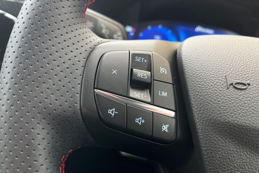 Ford Kuga Photo autoimg-6a525f6c31acf2c2ed0887ef09519db1673f32eb.jpg