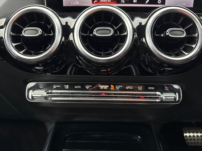 Mercedes-Benz GLA Photo 32