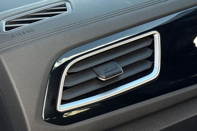 Volkswagen T-Roc Photo 45