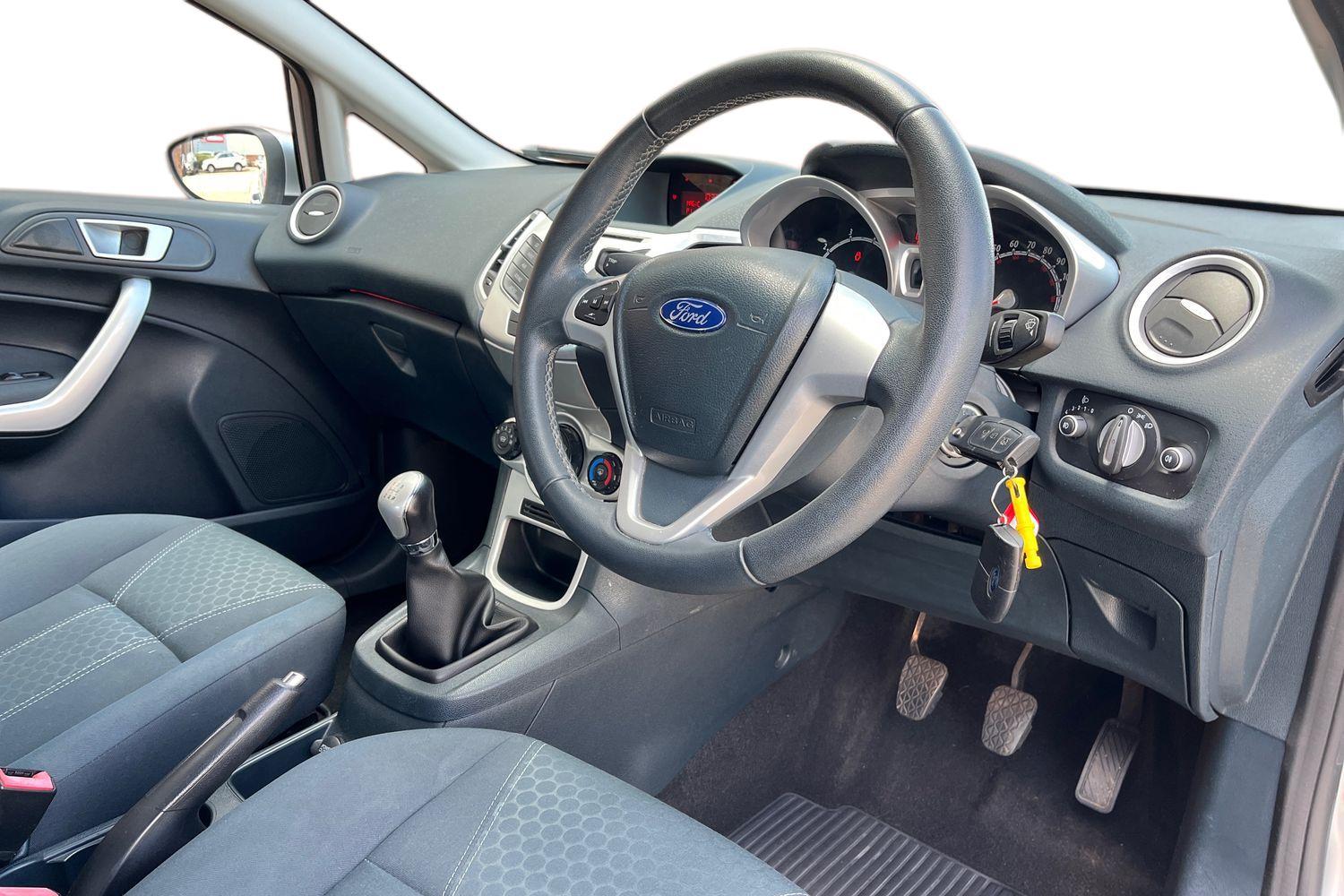 Ford Fiesta Photo 8