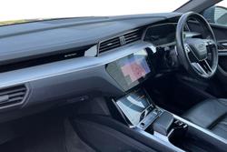 AUDI Q8 E-Tron Photo 2