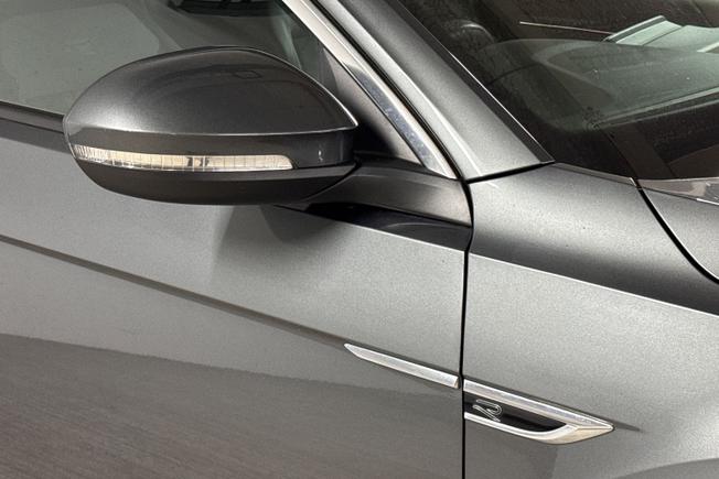 VOLKSWAGEN T-Roc Photo 20