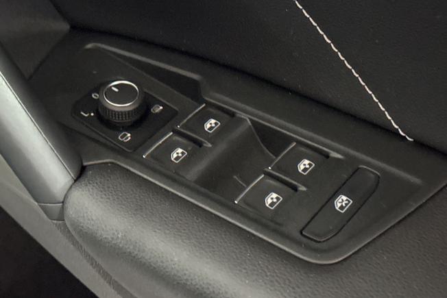 VOLKSWAGEN Tiguan Photo 28