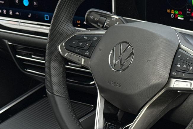 VOLKSWAGEN Passat Photo 42