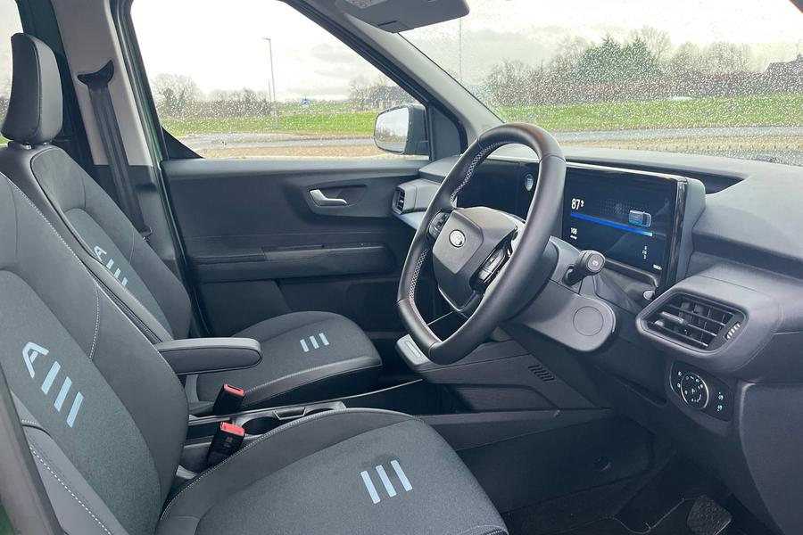 Ford E-Tourneo Courier Photo autoimg-6a8ae7aed5035b9081a4c5481c8ecd9eaaf824ac.jpg