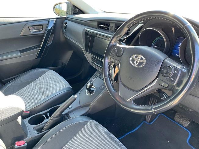 TOYOTA Auris Photo 6