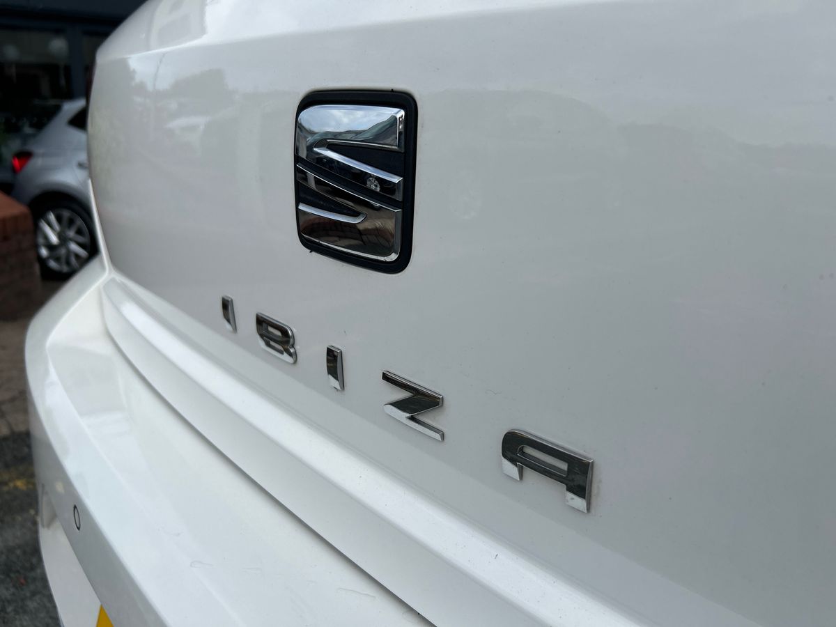 SEAT Ibiza Photo 32