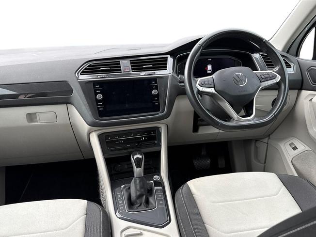 VOLKSWAGEN Tiguan Photo 11