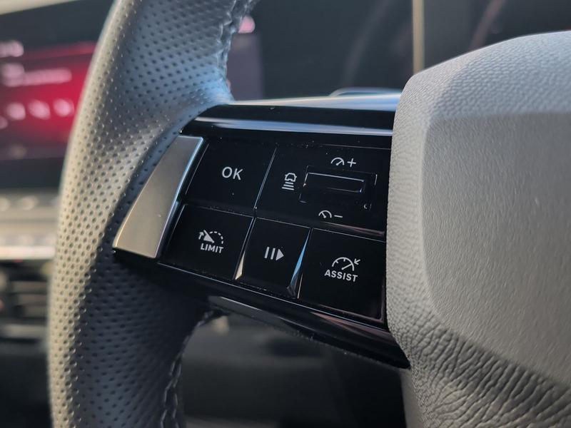 Used Vauxhall Astra BJ73UXY 36