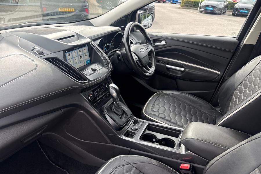 Ford KUGA VIGNALE Photo autoimg-6a963d727f0fab44814673d7ba3b9d385a1c477b.jpg
