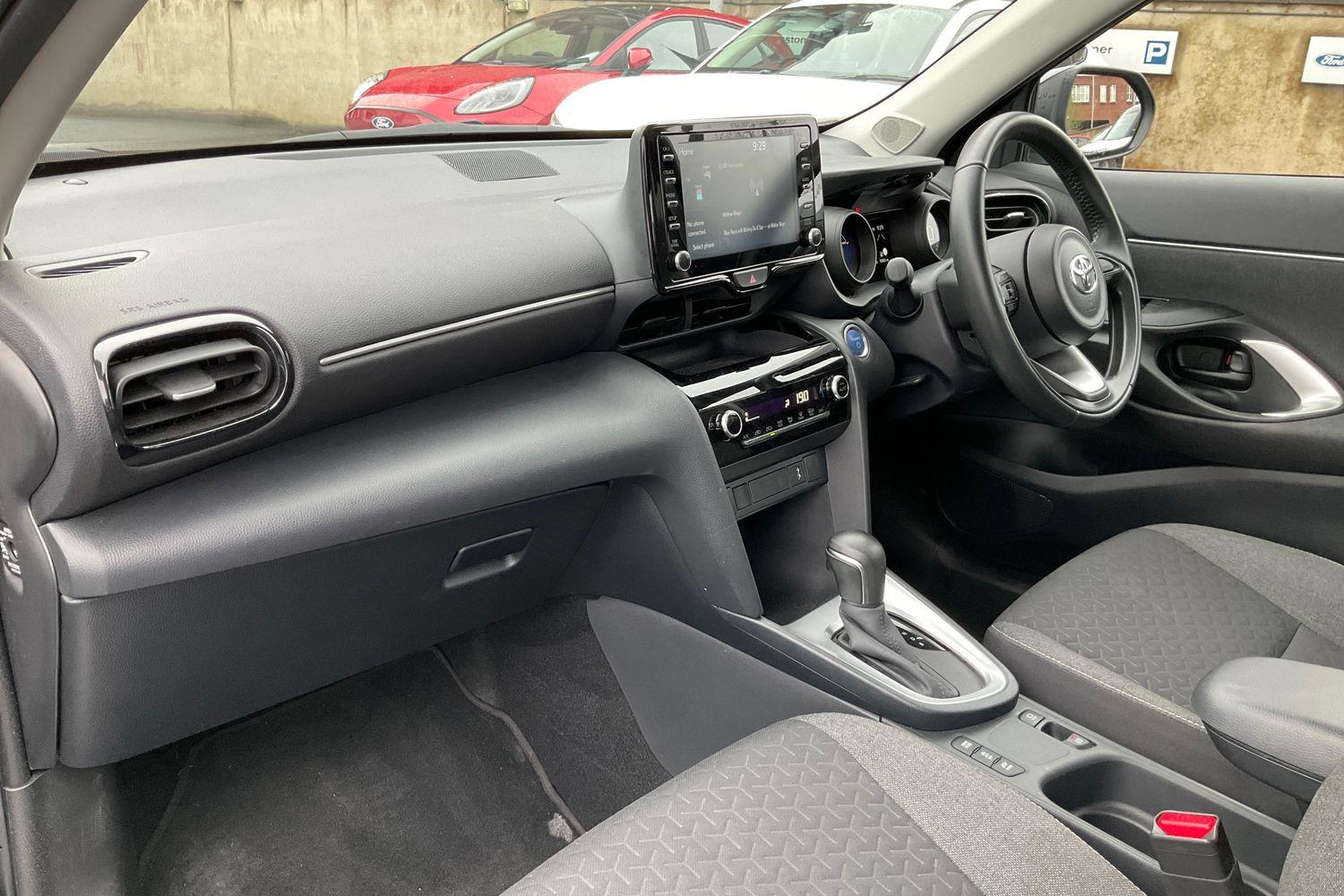 Toyota YARIS CROSS Photo 17