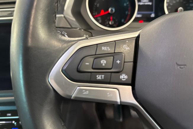 VOLKSWAGEN Tiguan Photo 16