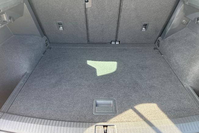VOLKSWAGEN Tiguan Photo 12