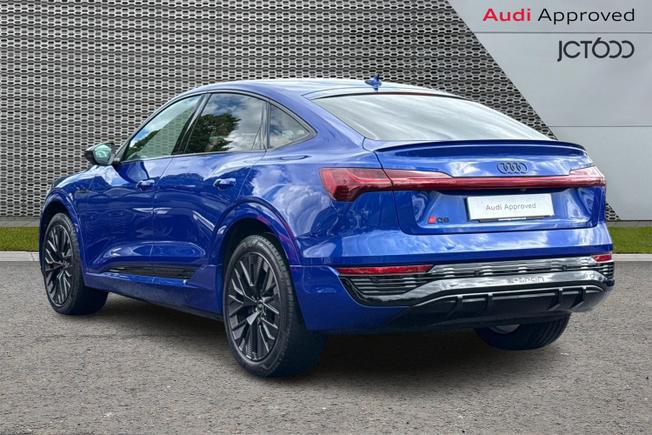 AUDI Q8 E-Tron Photo 3