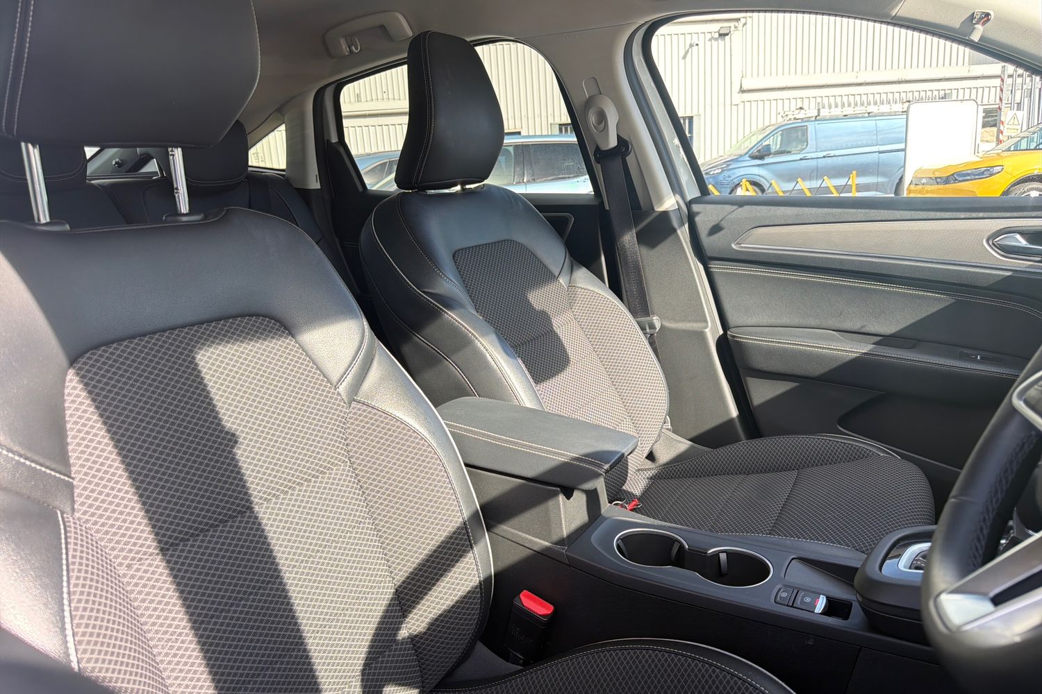 Renault ARKANA Photo 16