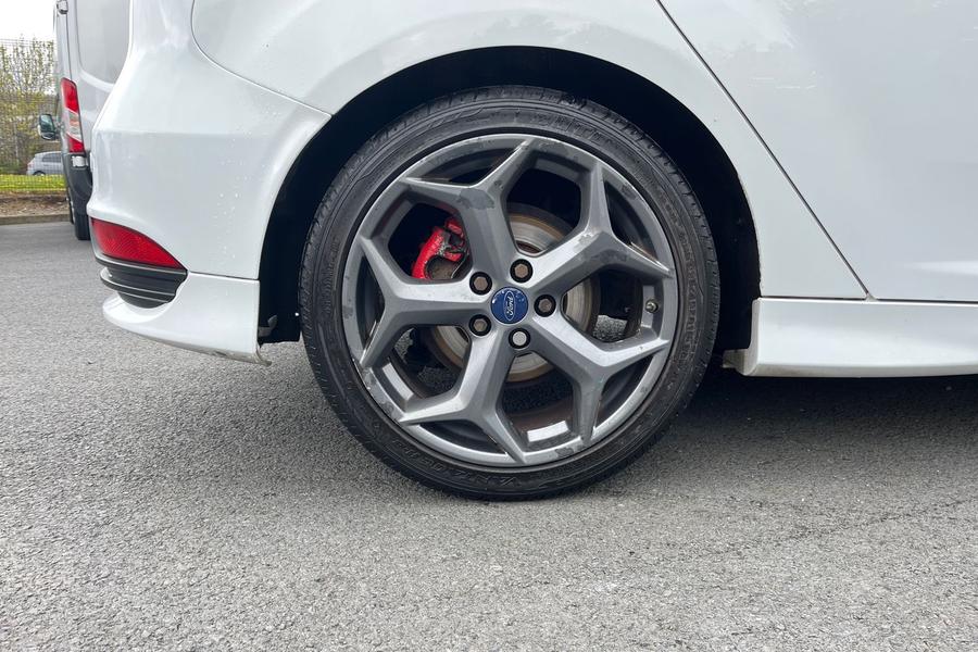 Ford FOCUS Photo autoimg-6aa9cd37c9842cf2e60faa0303ad35f2a79e85ad.jpg