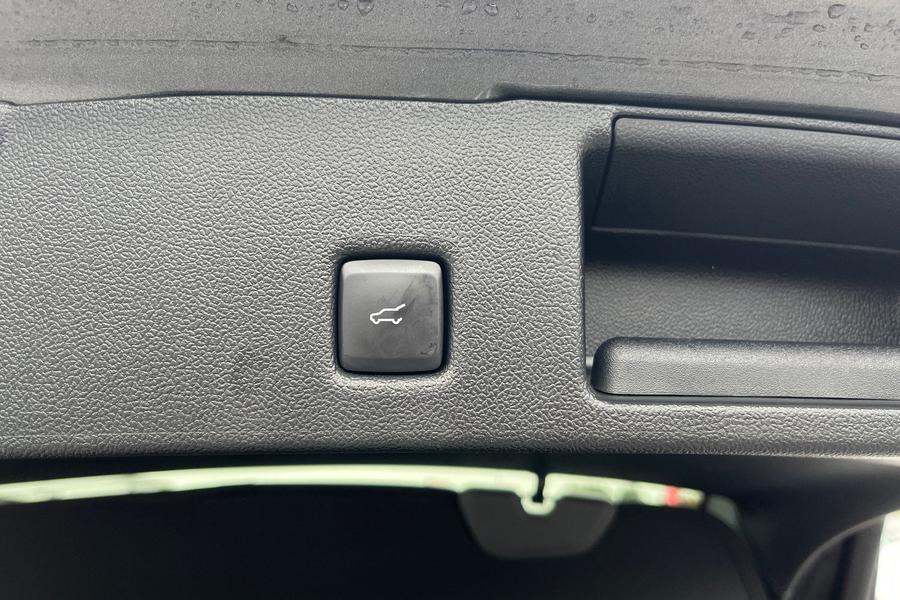 Ford KUGA Photo autoimg-6aac79d7706ba4ec32a8651fb9d6853a3ce347f7.jpg