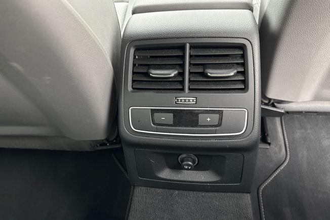 AUDI A4 Photo 24