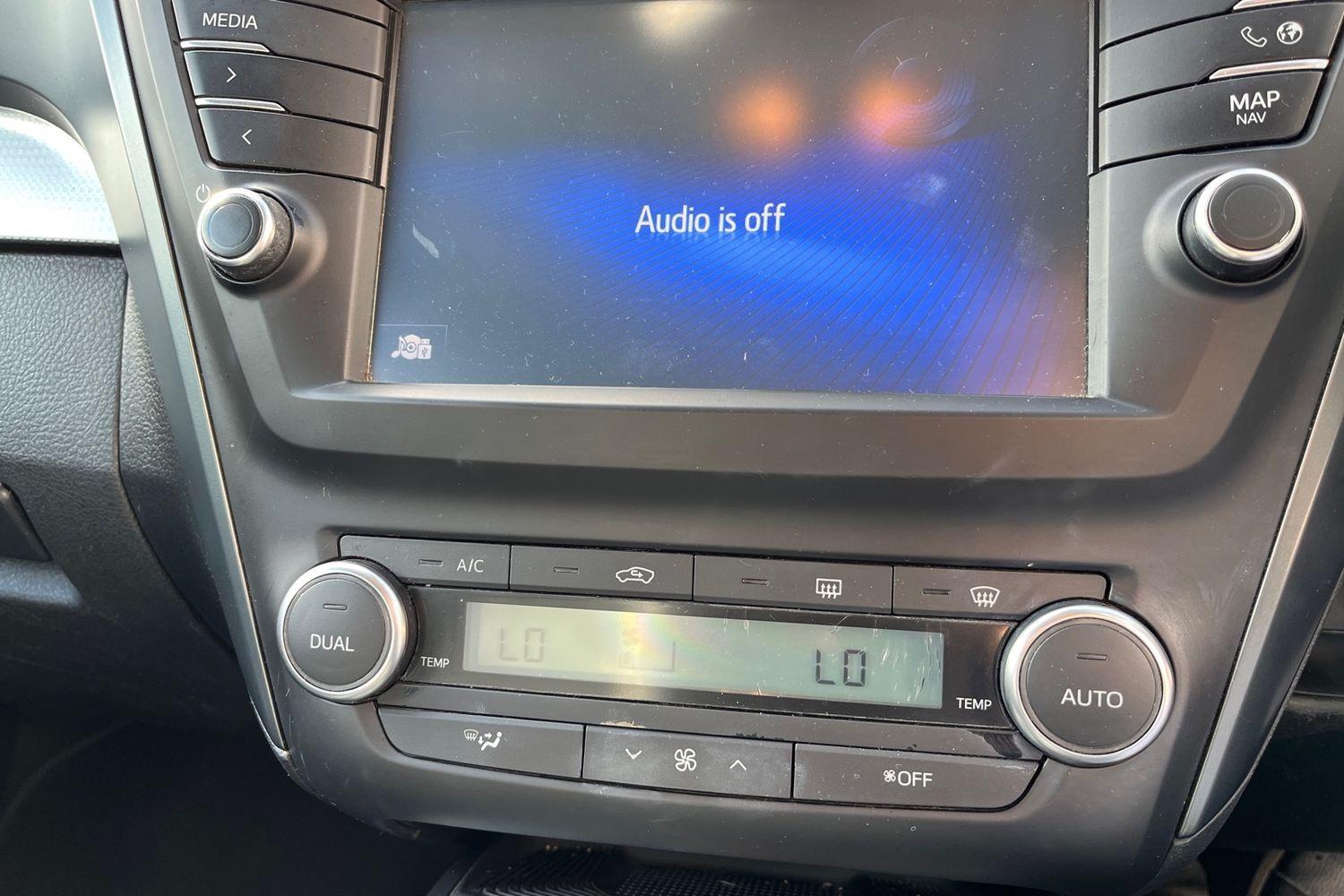 Toyota AVENSIS Photo 34