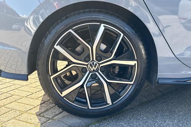 VOLKSWAGEN Golf Photo 23