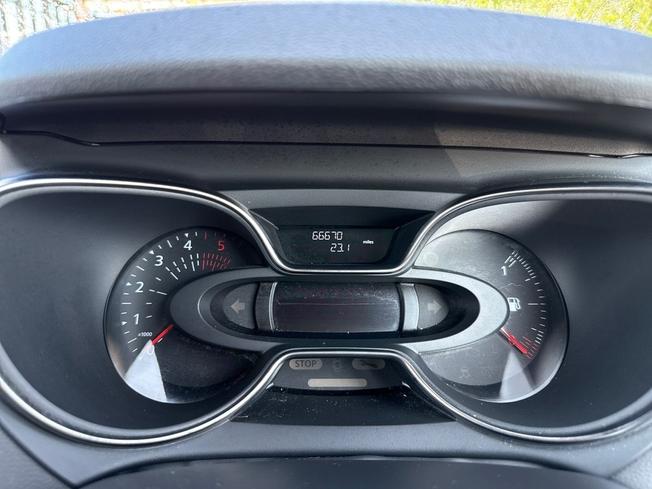 RENAULT Captur Photo 15