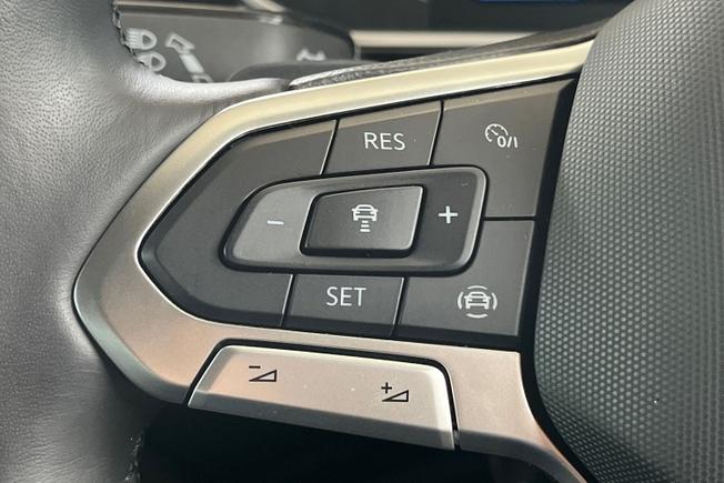 VOLKSWAGEN T-Roc Photo 16