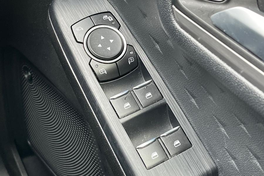 Ford KUGA Photo autoimg-6abac7df25297285ab0753acbb070cd1f04a59a5.jpg