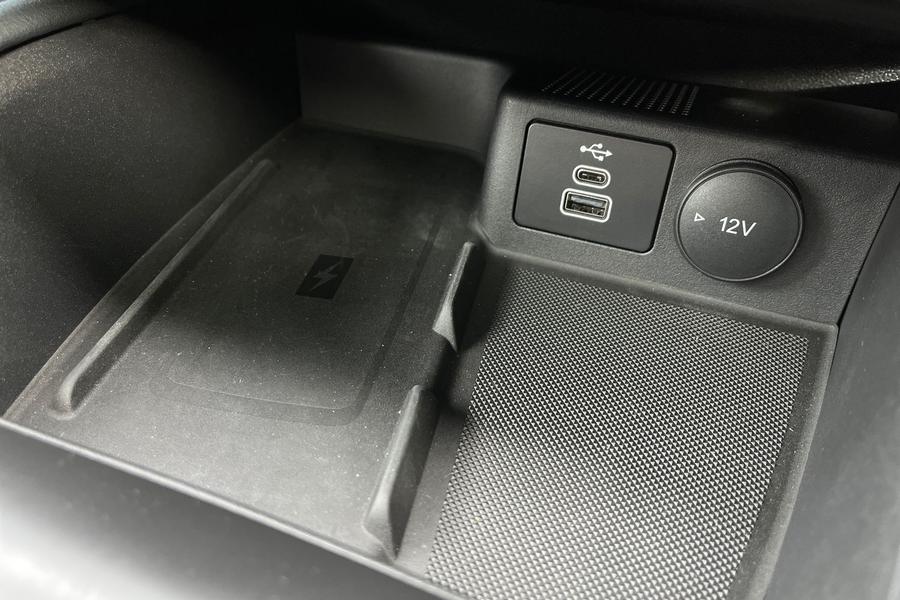 Ford Kuga Photo autoimg-6abeeff24950f1a48fe1de483d1d2a03d020aa18.jpg