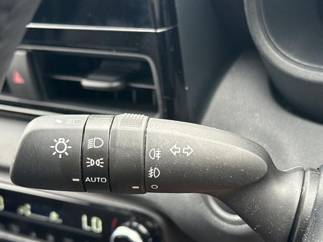 TOYOTA Yaris Photo 57