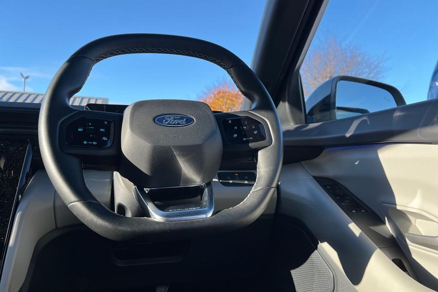 Ford Explorer Photo autoimg-6ad48117ef0fefb2f12e2790560a9e3af24464cb.jpg