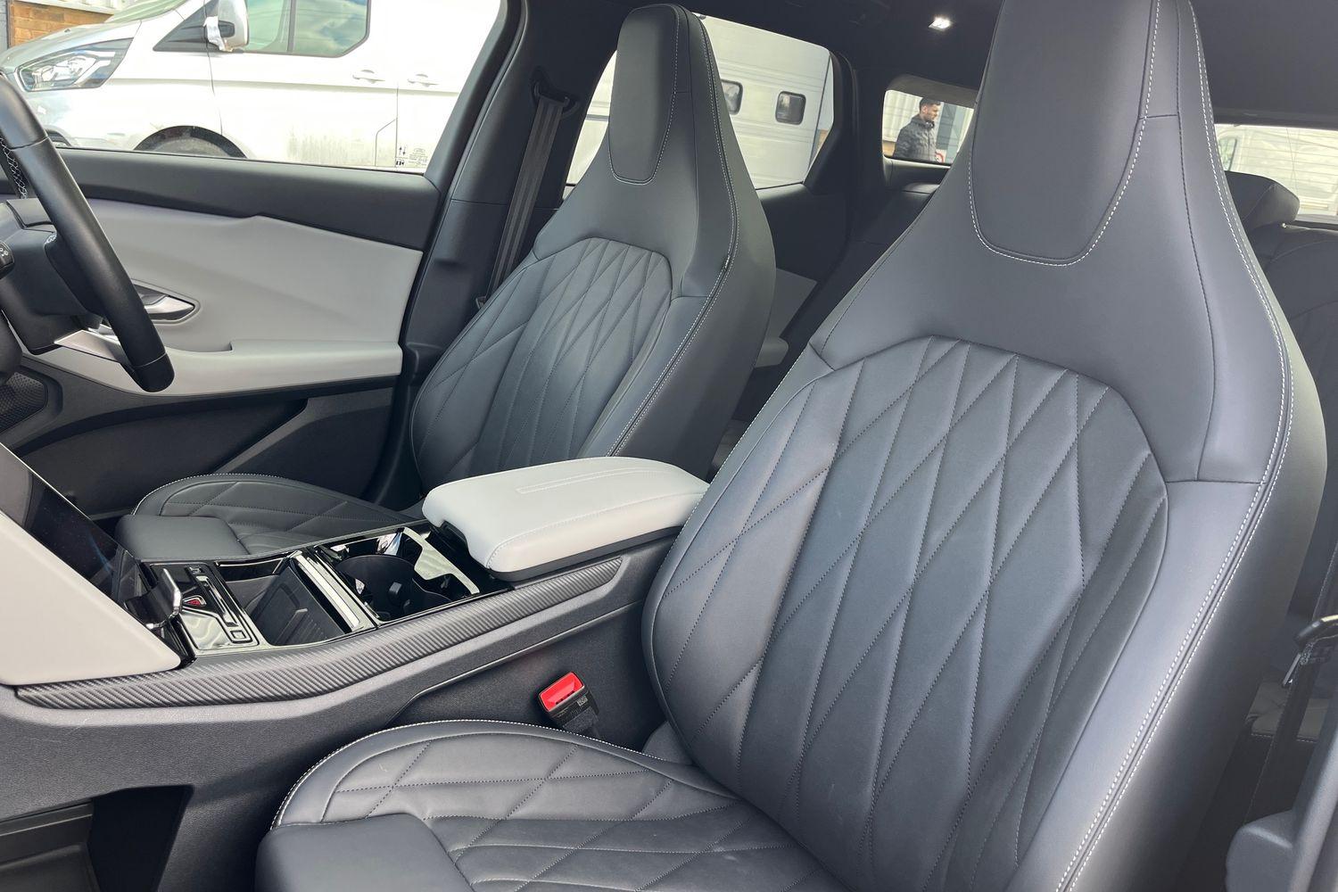 Ford Explorer Photo 18