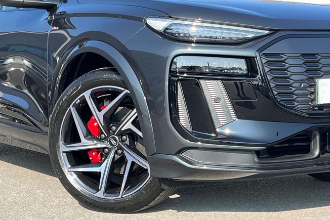 AUDI Q6 e-tron Photo 41