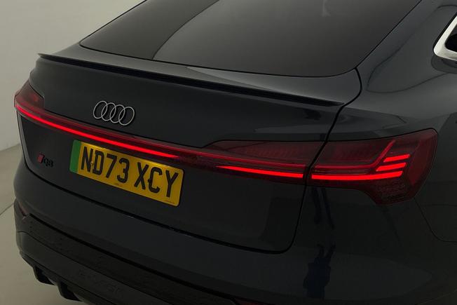 AUDI Q8 e-tron Photo 19