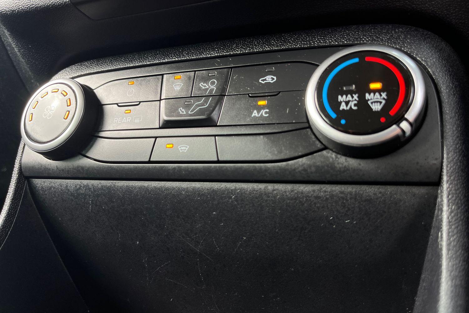 Ford FIESTA Photo 30